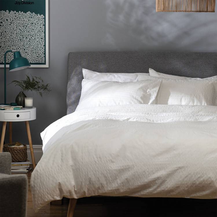 Habitat seersucker bedding set plain white single, imported from the UK