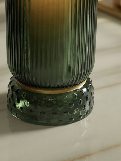 Grüner gerippter Glas-Sturmglas-Kerzenhalter Medium