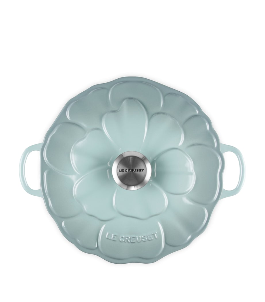Le Creuset cast iron petal shallow casserole dish 26cm, UK version