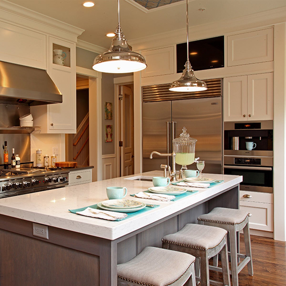Quoizel medium pendant light in three finishes (British brand)