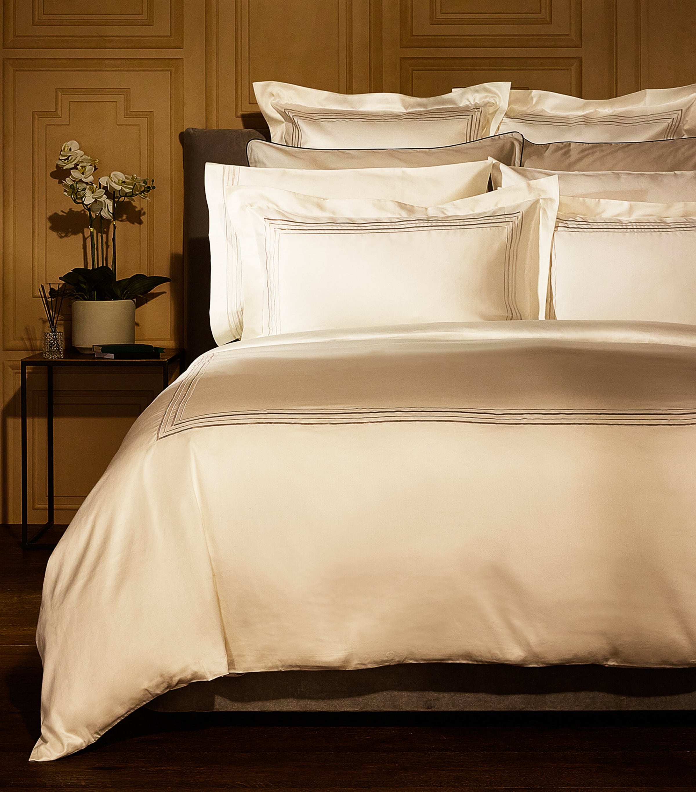 Harrods Mayfair King Fitted Sheet 150cm x 200cm, UK version
