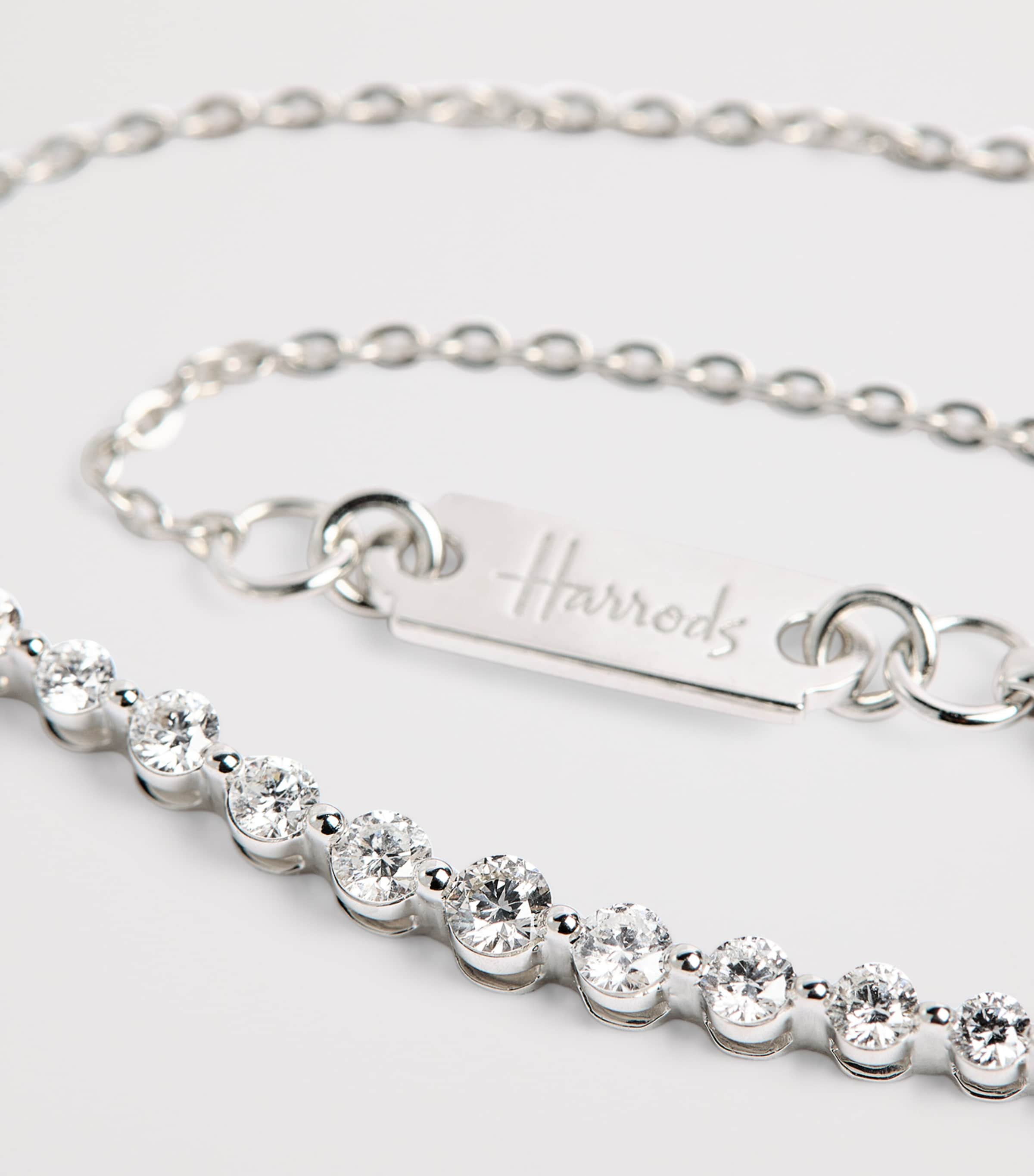 Harrods graduating white gold diamond pendant necklace 0.50ct (British brand)