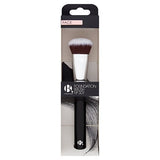 B. Foundation Brush GOODS Superdrug   