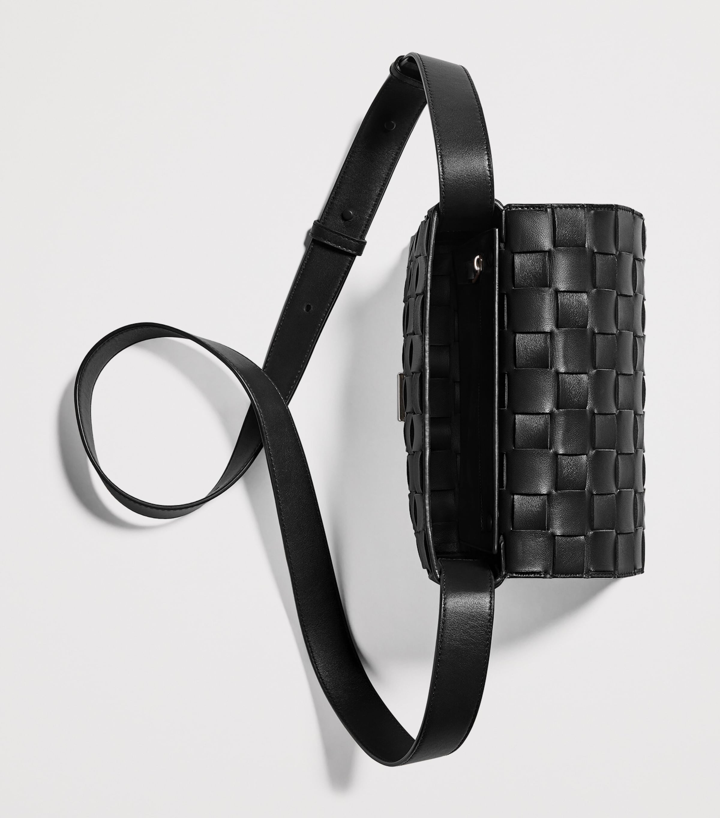 Bottega Veneta Orto leather messenger bag, UK version