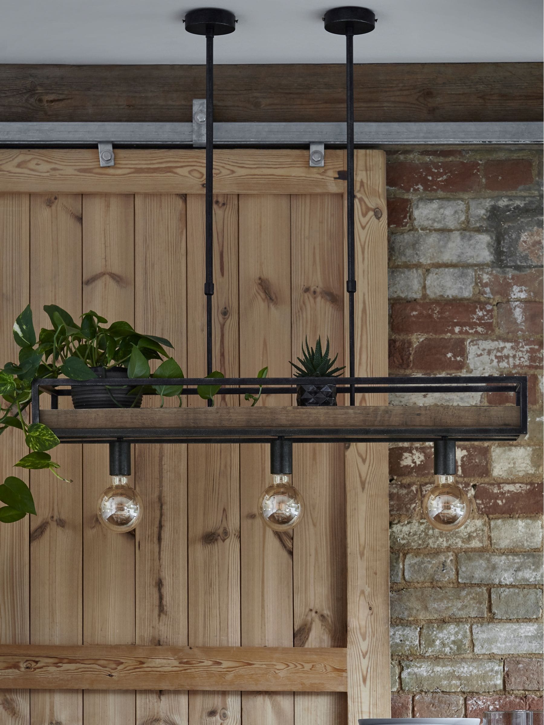 Bronx Pendelleuchte mit Holzregal und Metallstange - Britisches Produkt