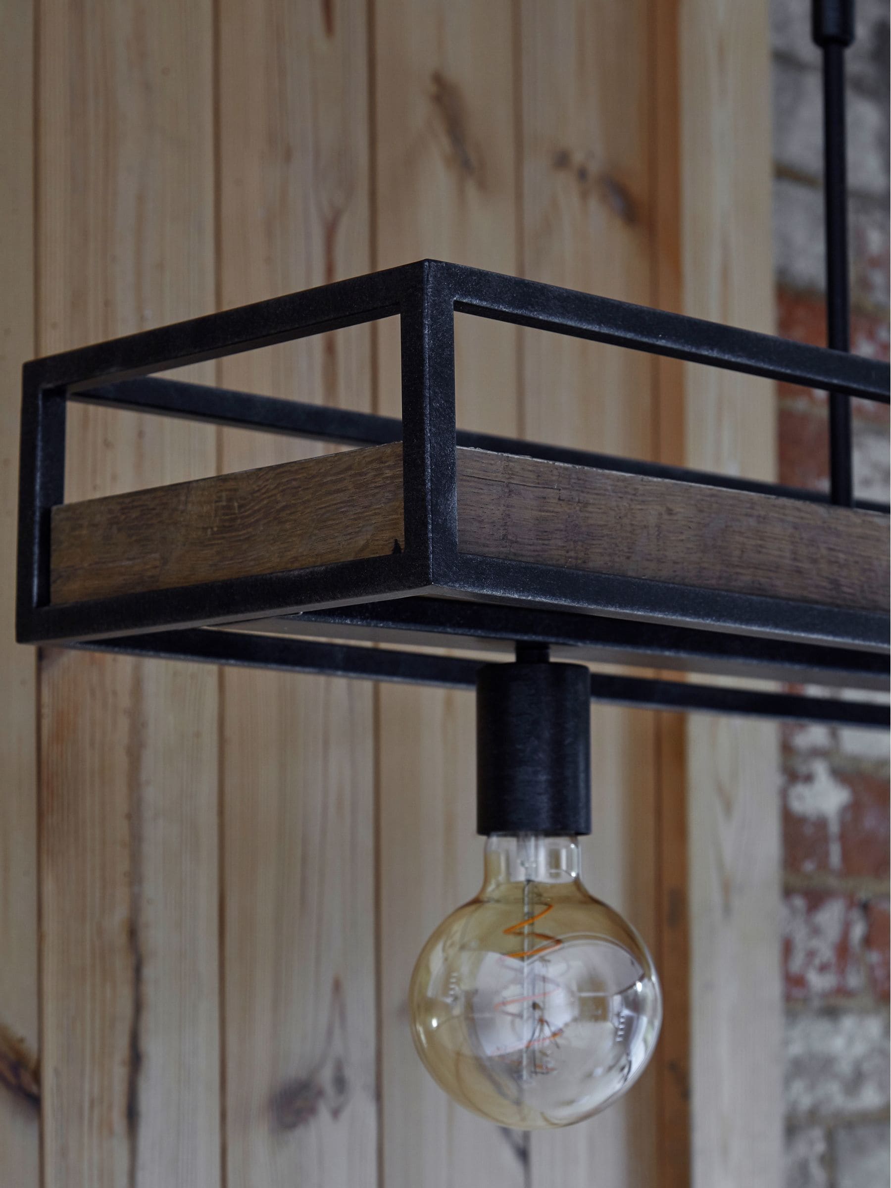 Bronx Pendelleuchte mit Holzregal und Metallstange - Britisches Produkt