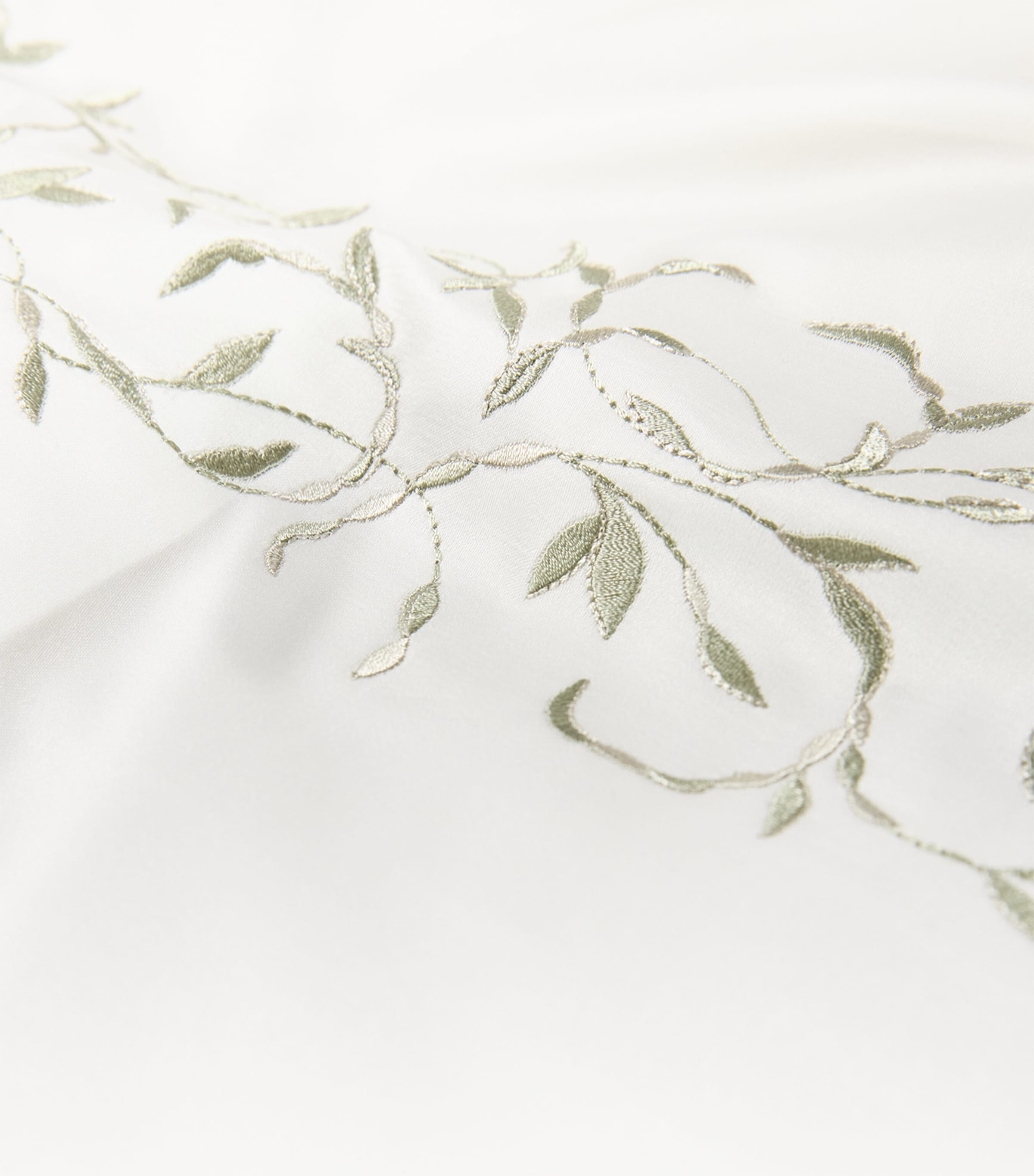 Harrods of London Tresco Embroidered King Duvet Cover Set 230cm x 220cm, UK version