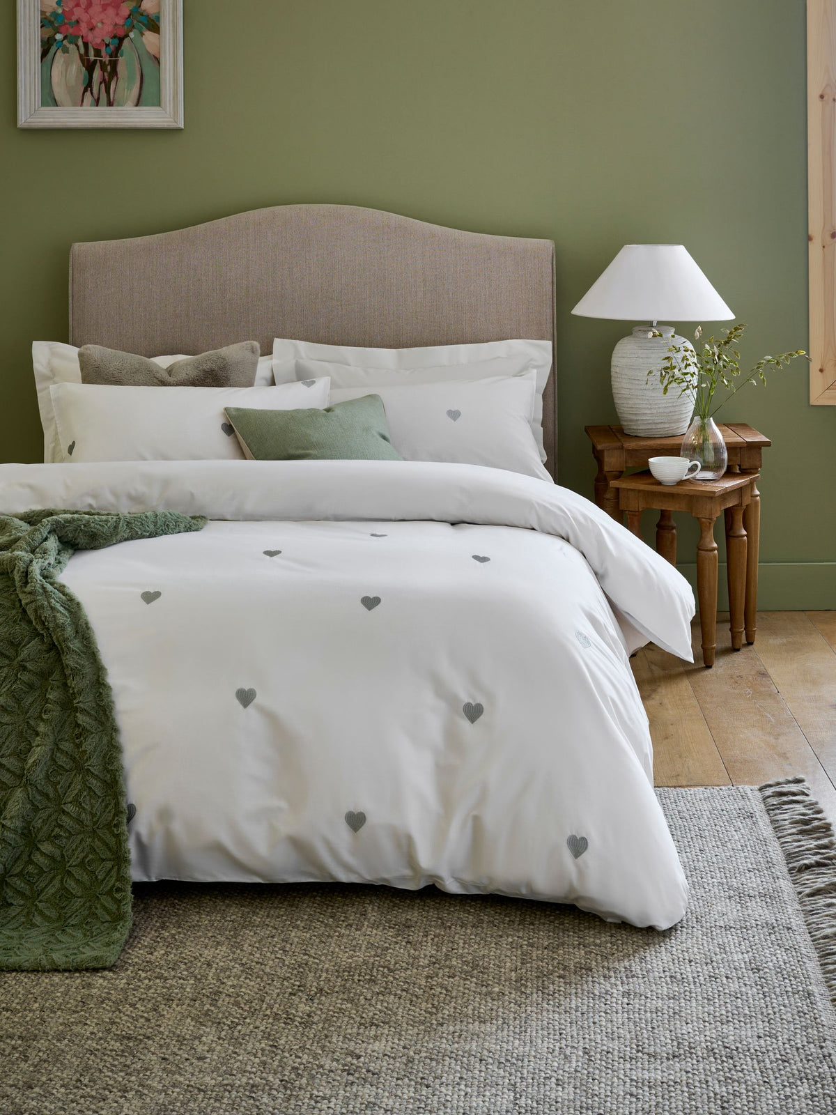 White Hearts Embroidered Duvet Cover Set (British brand)