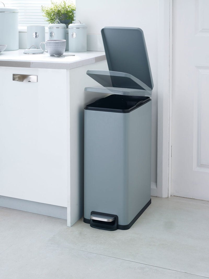Black slim soft close pedal bin 45L - British product