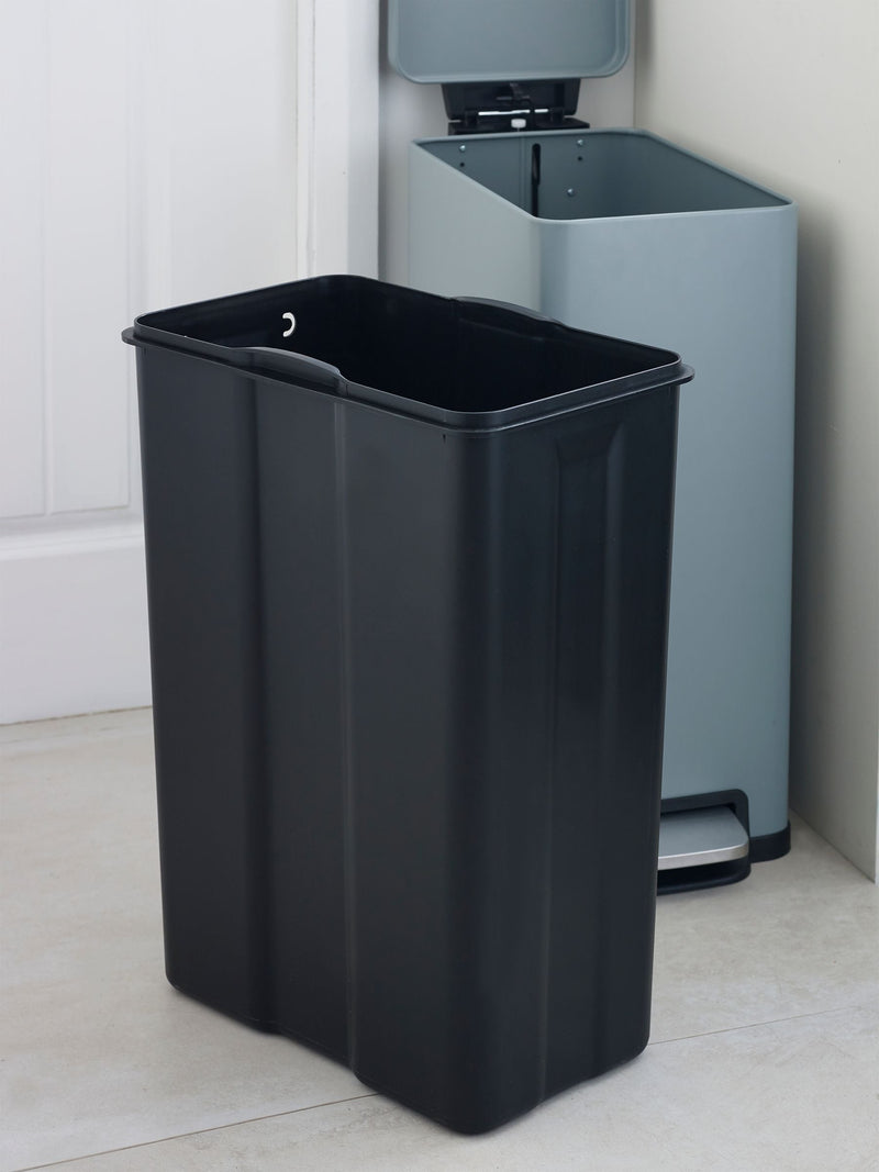 Black slim soft close pedal bin 45L - British product