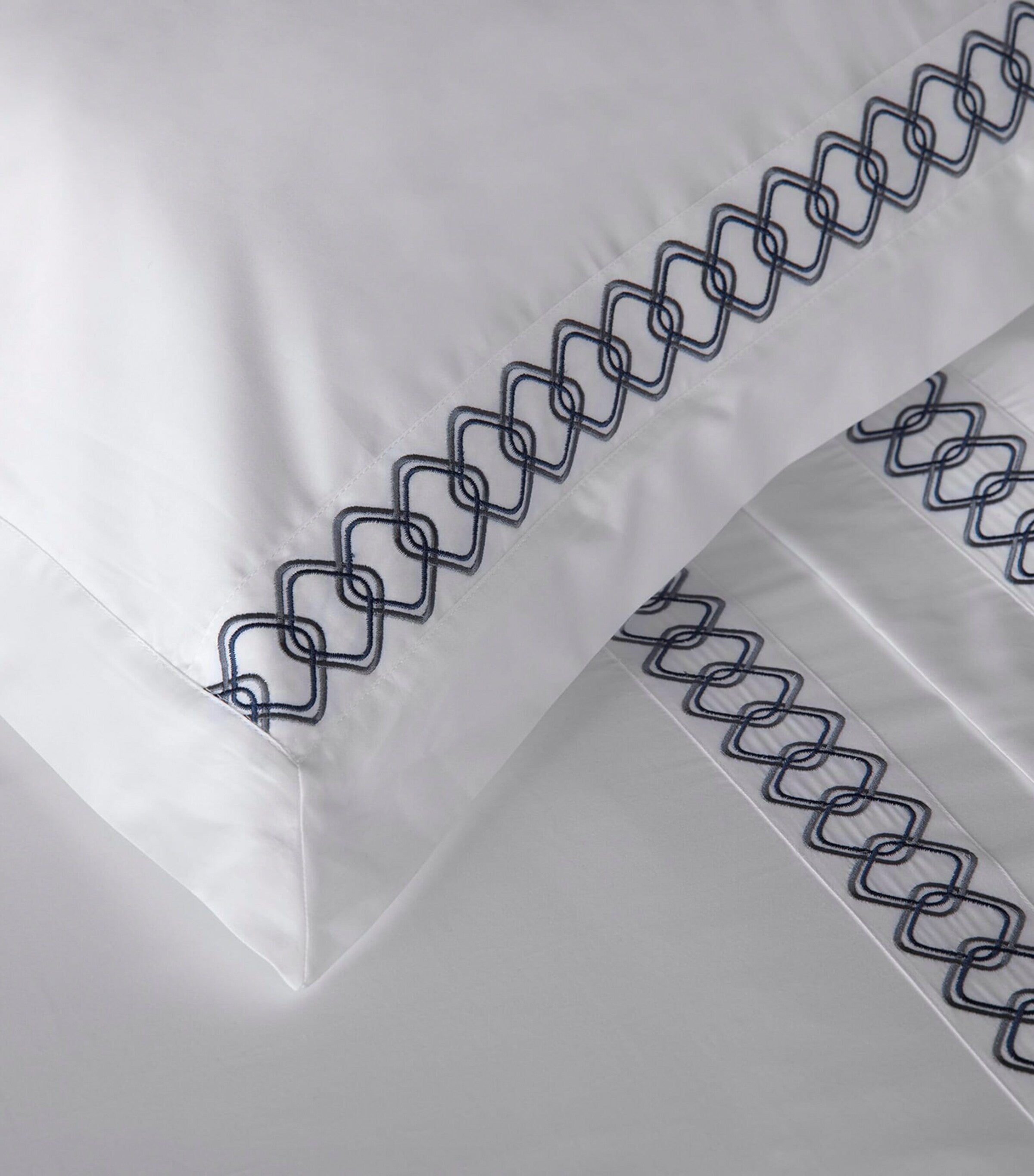 Amalia Ornato Super King flat bed sheet - British product