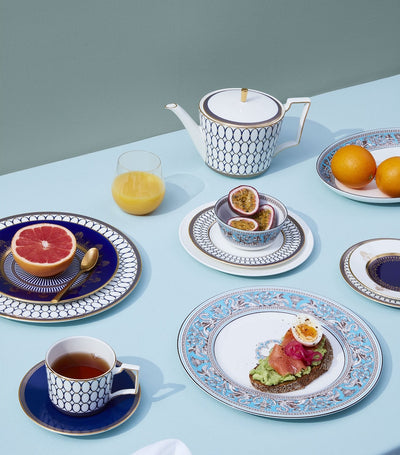 Harrods Wedgwood Florentine Turquoise Feinporzellan-Teller 27 cm - Jetzt bei McGrocer online kaufen