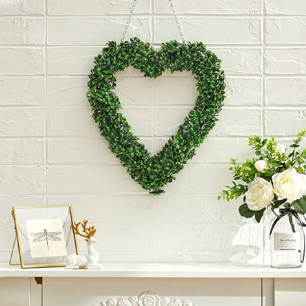 Livingandhome Heart Wreath Green Leaves 35cm, imported from the UK