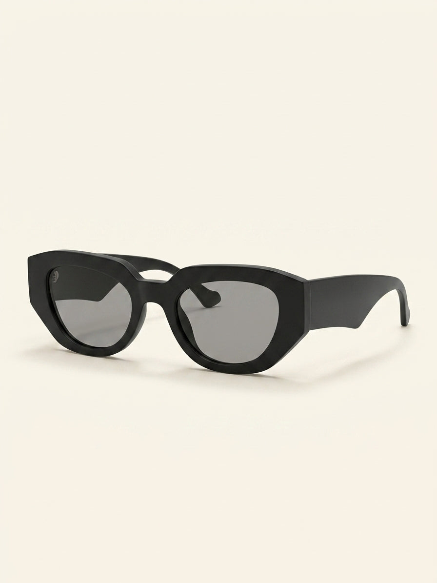 Gucci women's oval sunglasses with polycarbonate lenses - British product