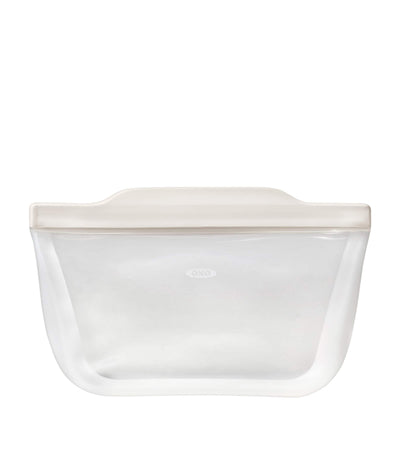 Bolsa reutilizable de silicona OXO para almacenar alimentos, 946 ml.