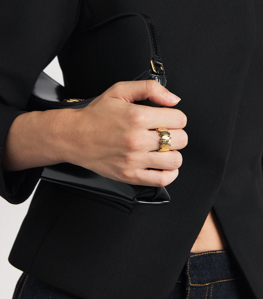 Suzanne Kalan Golden Jagged band ring in yellow gold, UK version