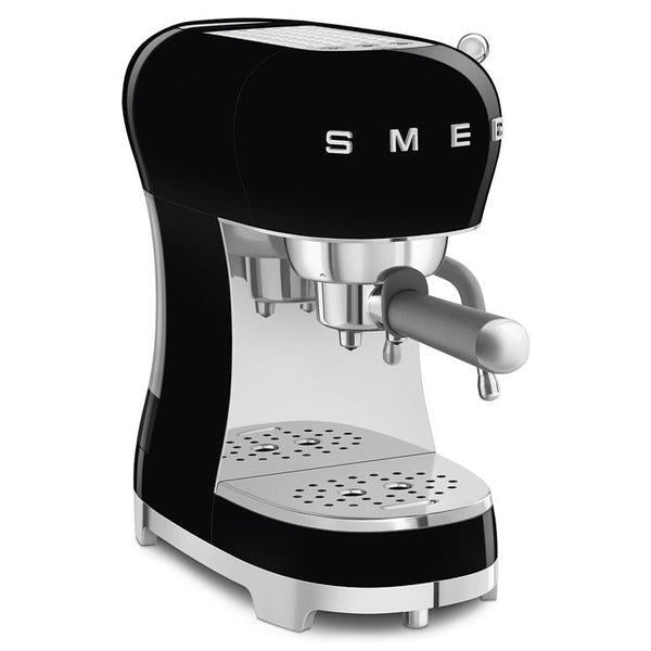ماكينة إسبريسو Smeg ECF02 سوداء (علامة تجارية بريطانية)