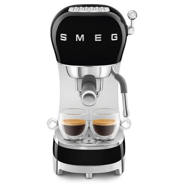 ماكينة إسبريسو Smeg ECF02 سوداء (علامة تجارية بريطانية)