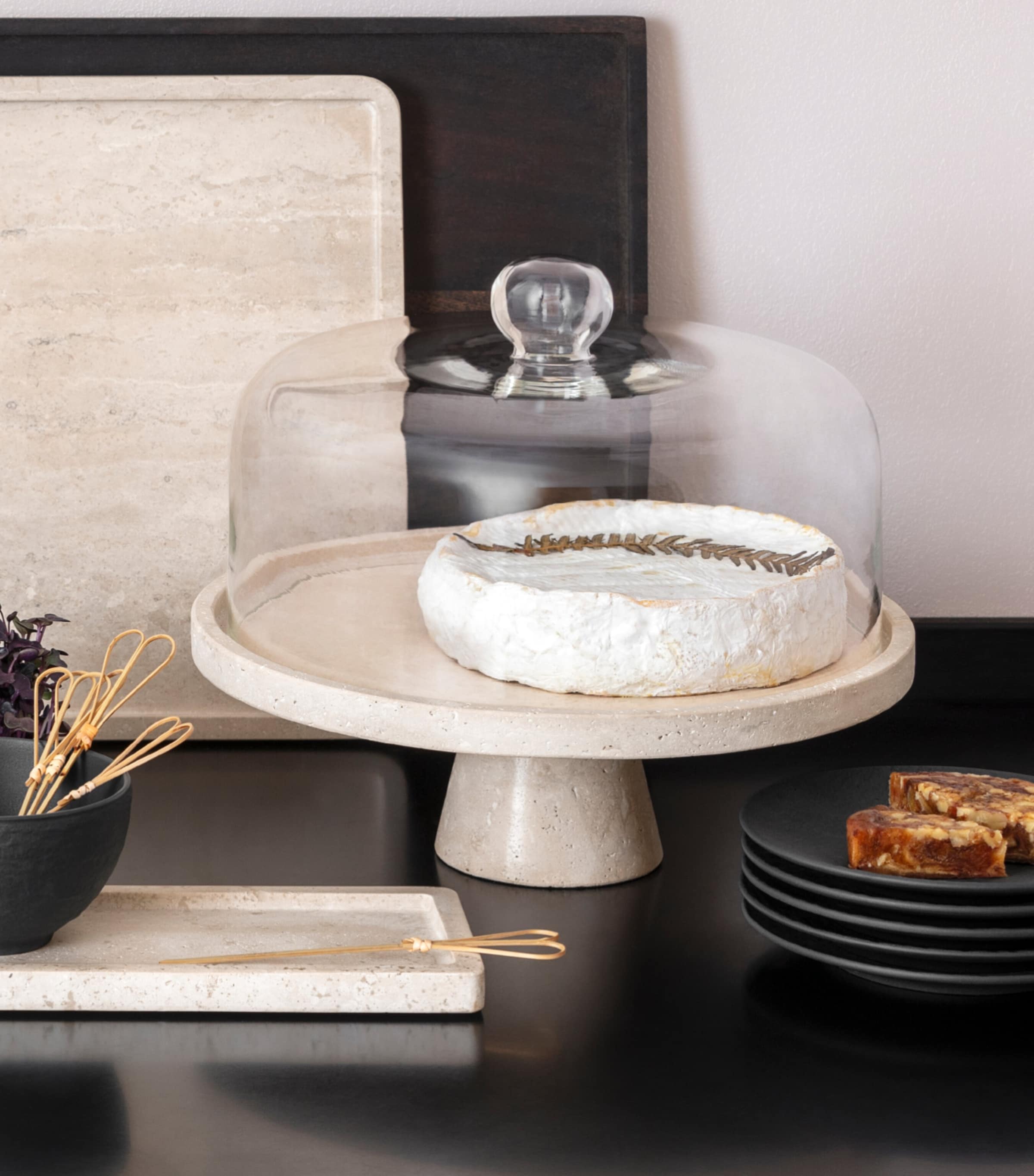 Villeroy & Boch travertine footed serving platter 28cm (British brand)