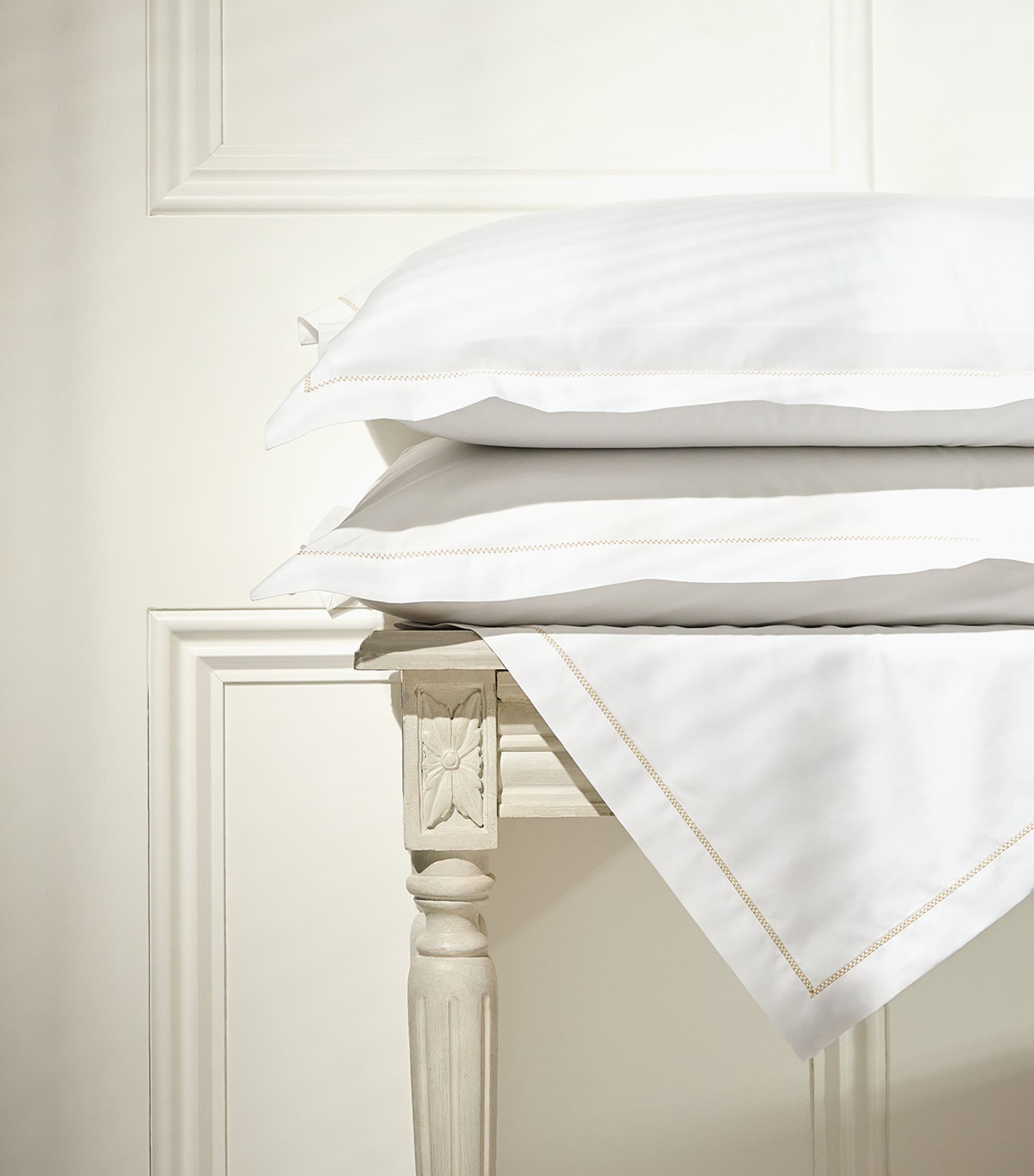 Celso De Lemos king duvet cover with delicate embroidery, 230cm x 220cm - British product