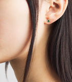 Suzanne Kalan mini stud earrings in yellow gold with diamonds and emerald - British product