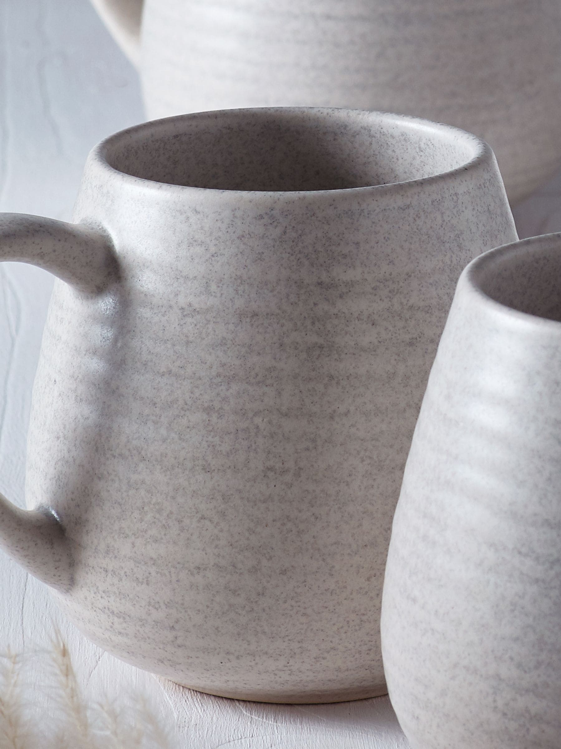 Kya stoneware mugs set of 4 with 10cm height and embossed design (British brand)