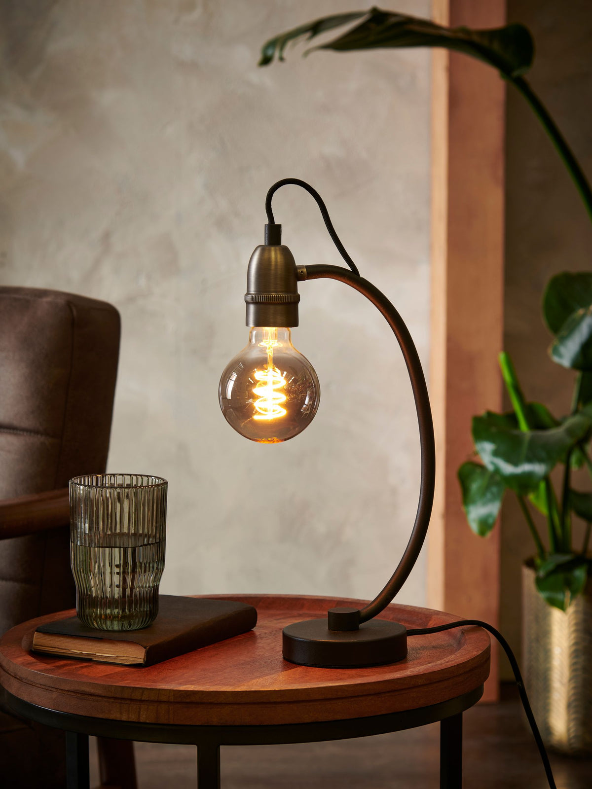 Black Madison table lamp with retro globe bulb, UK version
