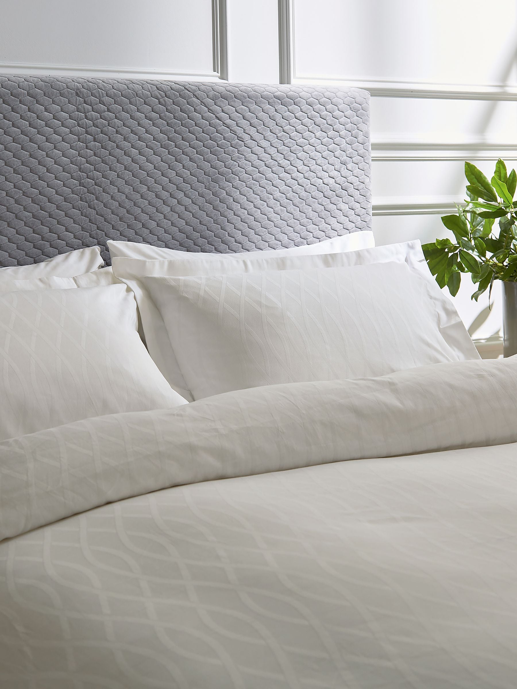 Bedeck of Belfast Chalk Ravello duvet cover and pillowcase set - British product
