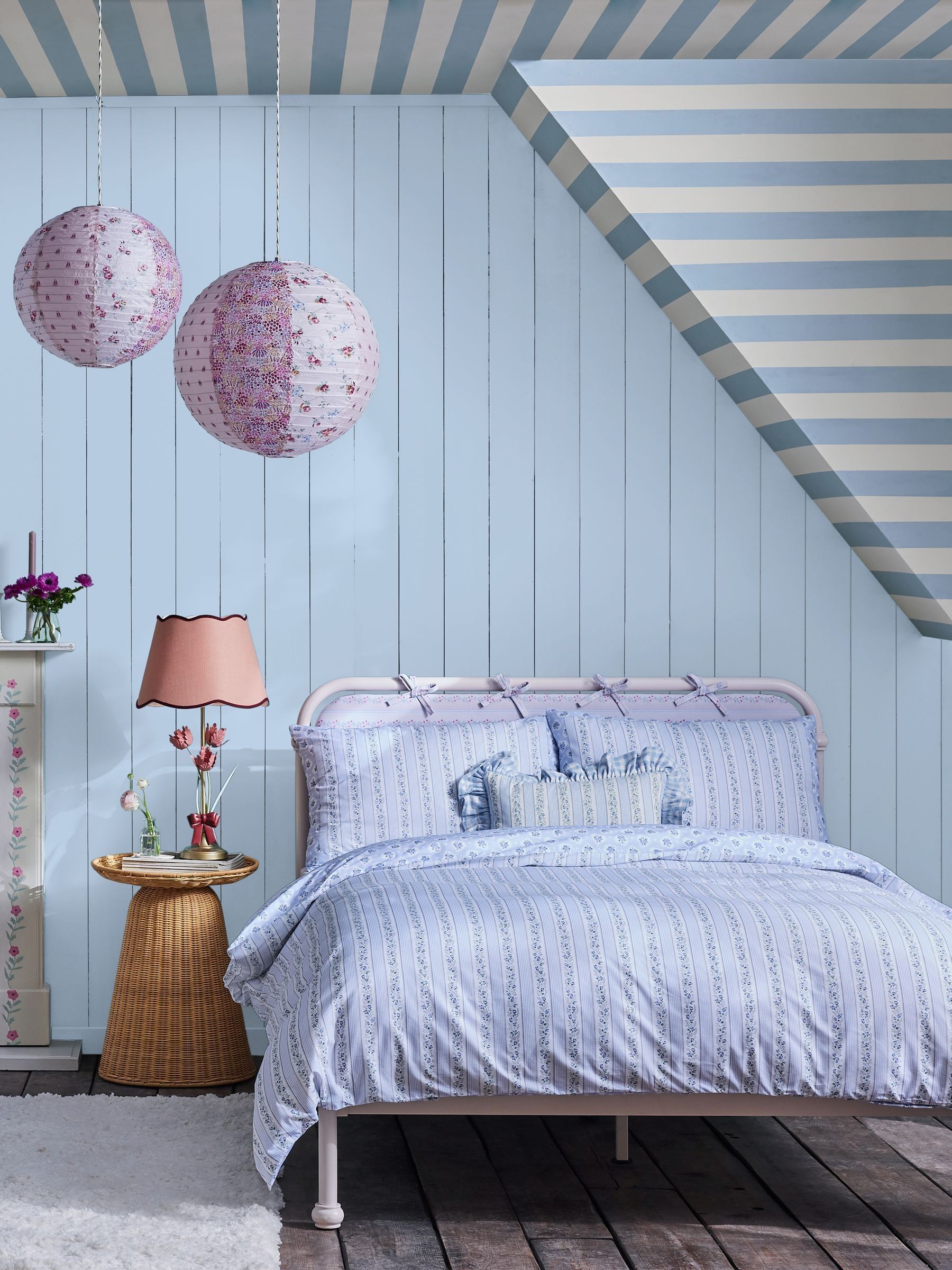 Cath Kidston Blue Canopy Stripe A4 wallpaper sample - British product