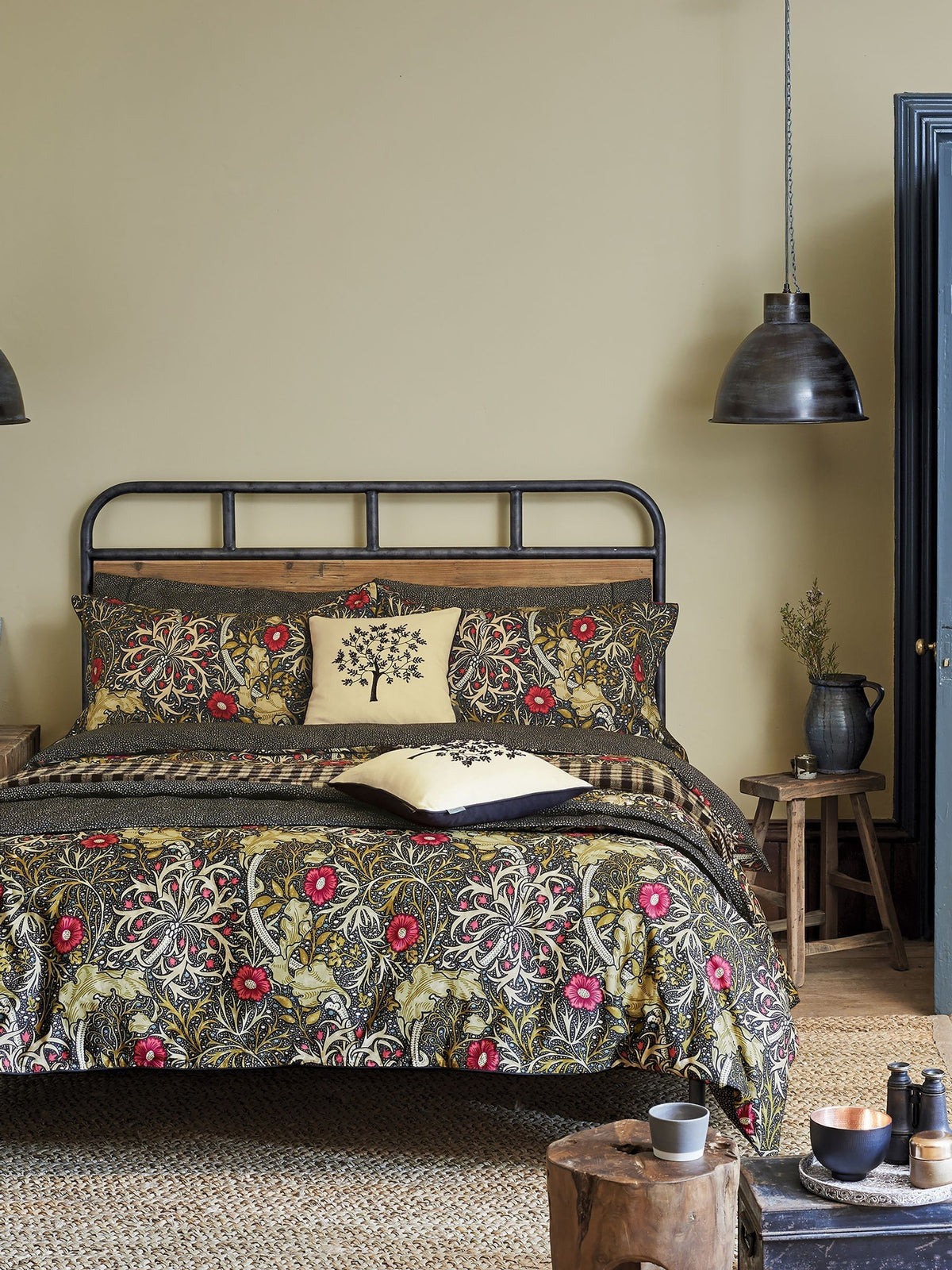 Morris & Co Black Seaweed duvet set, imported from the UK