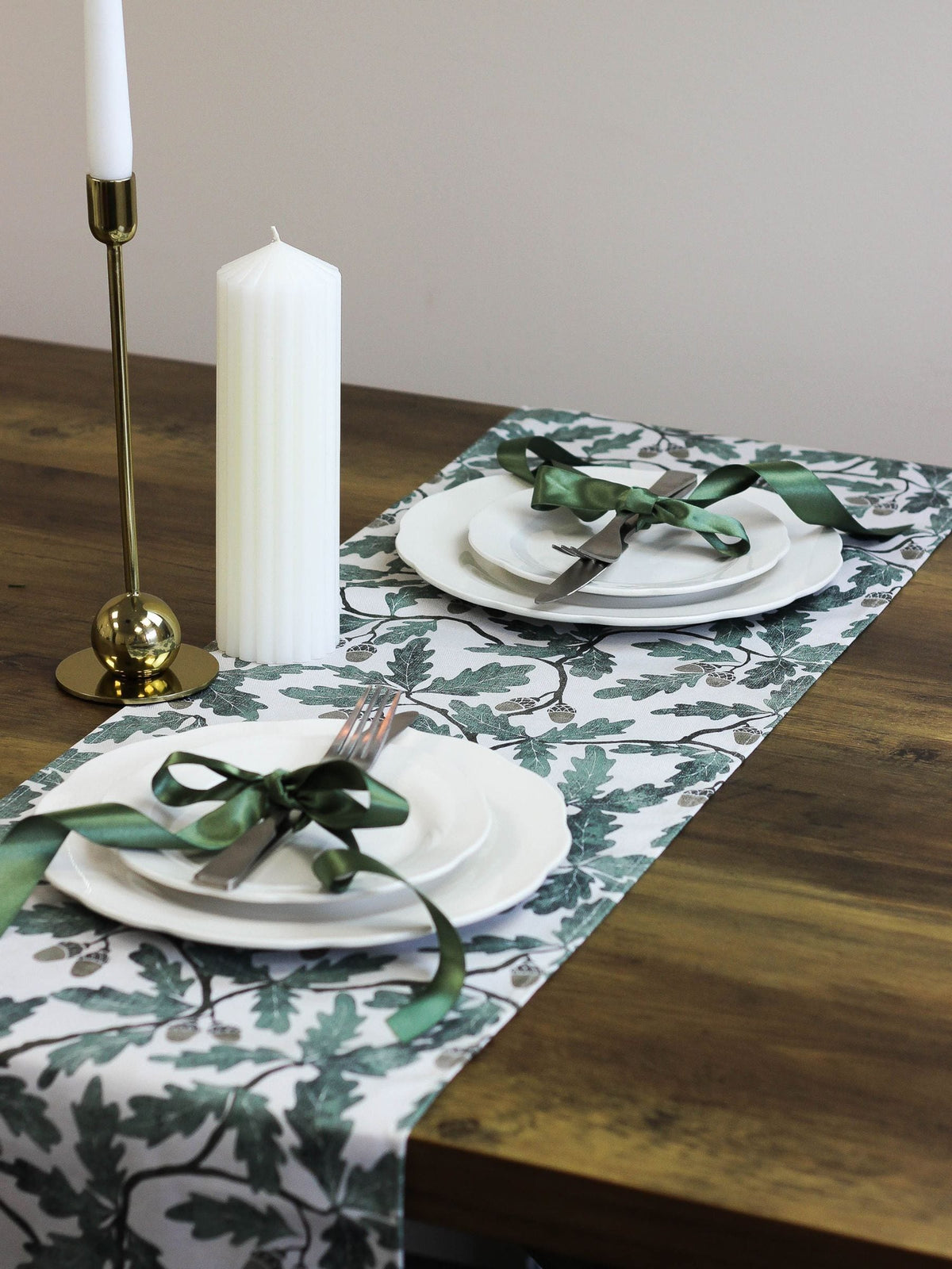 Avalon Home Green Oak table runner 32x230cm - British product