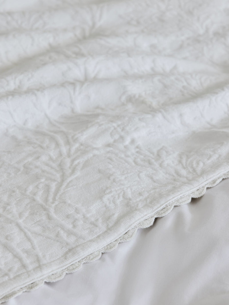Shabby Chic white floral matelasse throw 150x200cm, imported from the UK