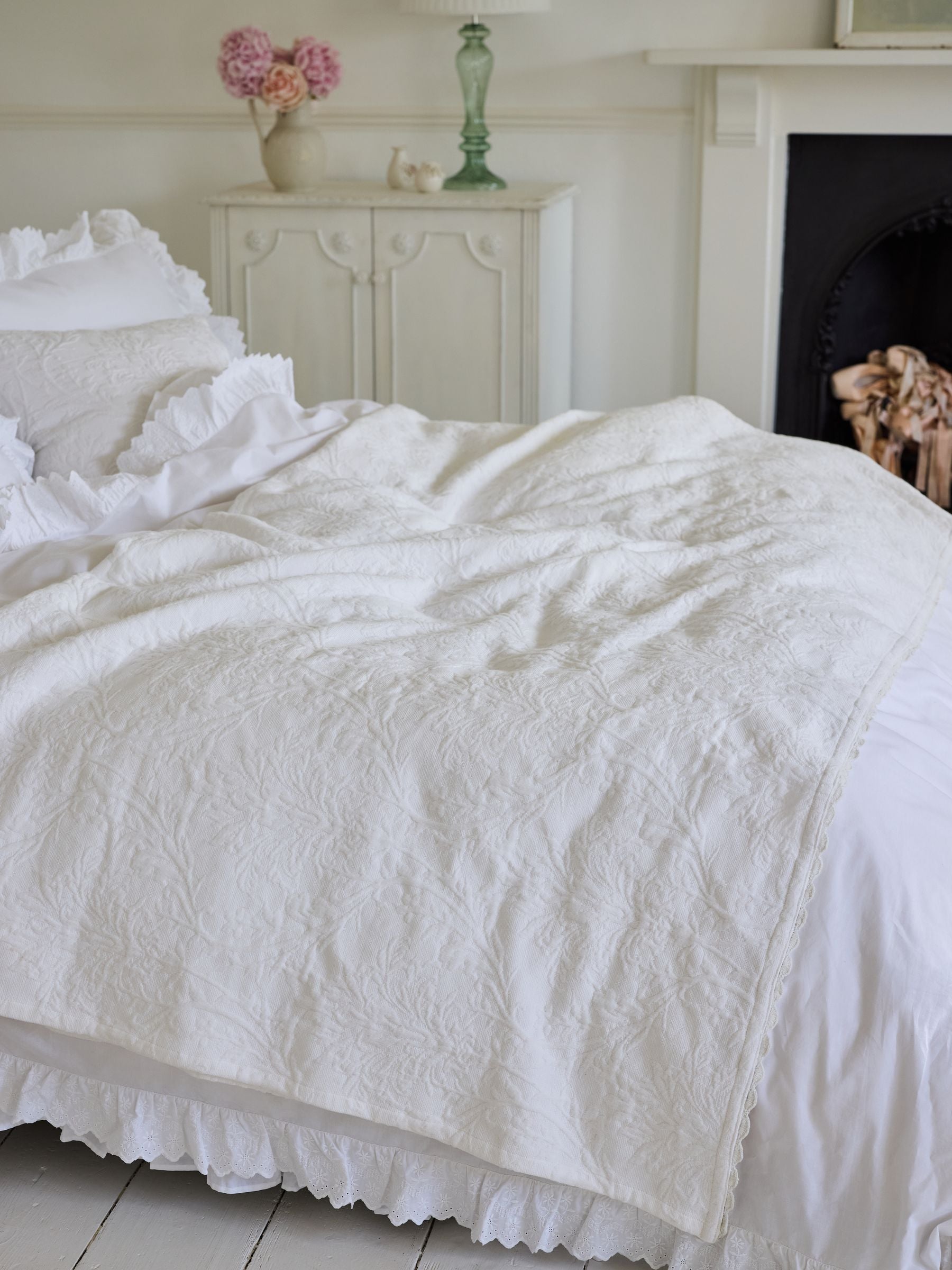 Shabby Chic by Rachel Ashwell® White Textured Floral Matelasse Throw