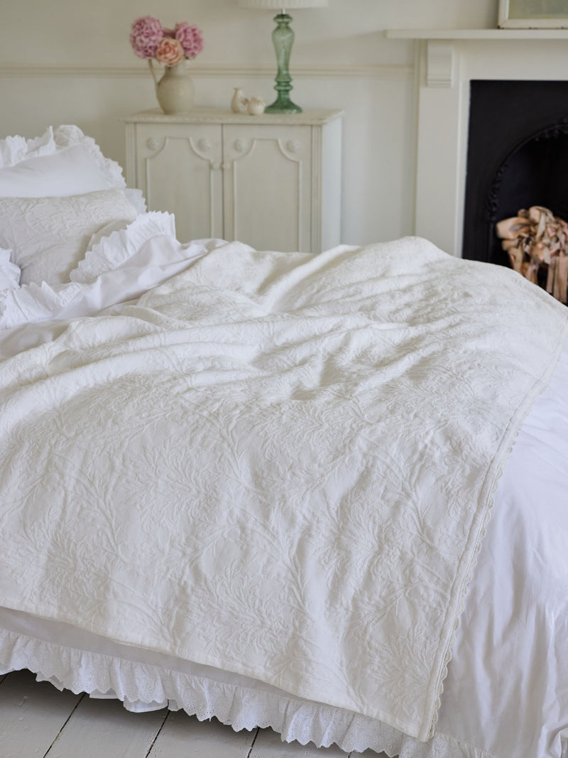 Shabby Chic by Rachel Ashwell® White Textured Floral Matelasse Throw