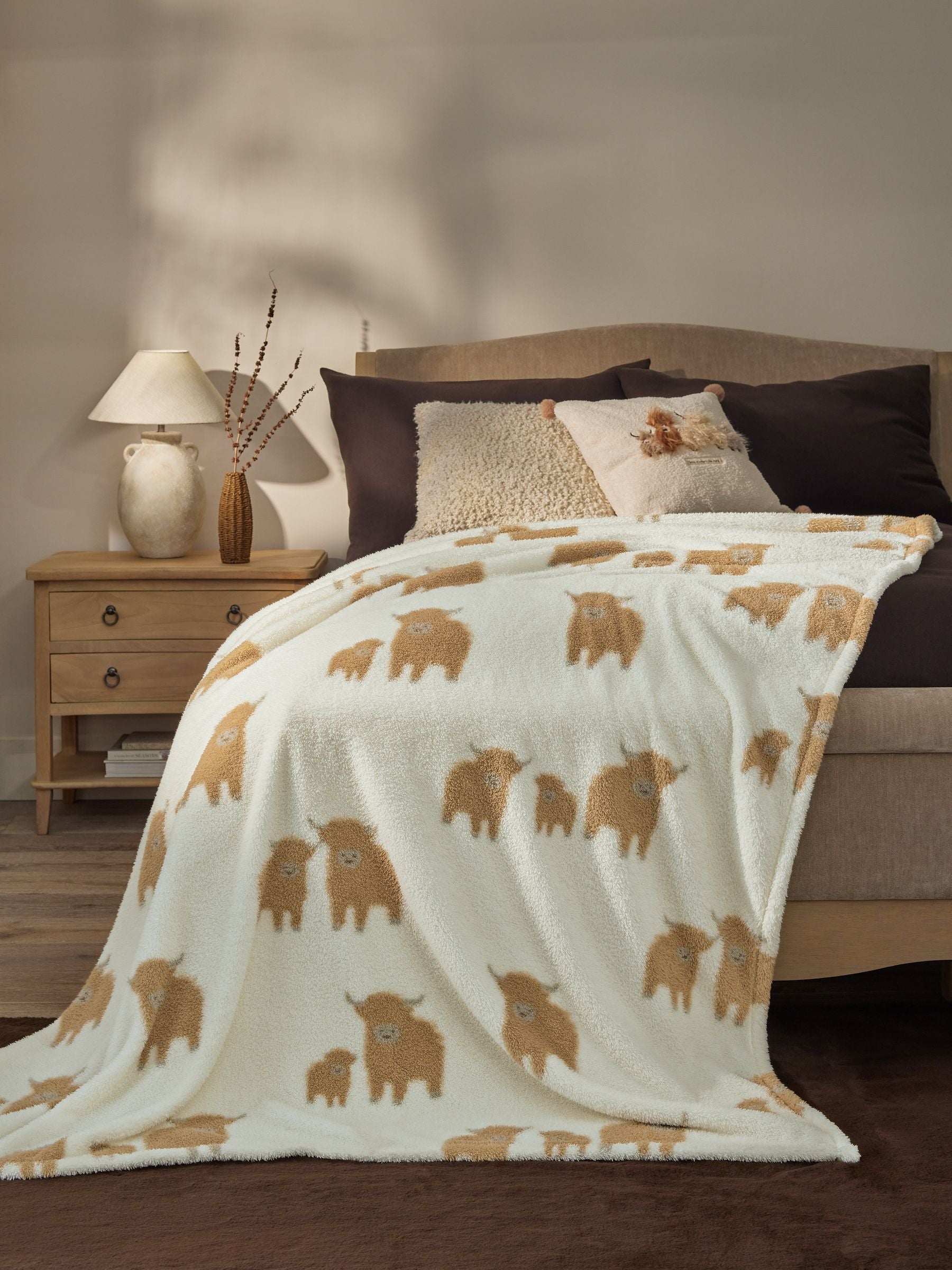 Hamish Highland Cow fleece throw natural colours - British product