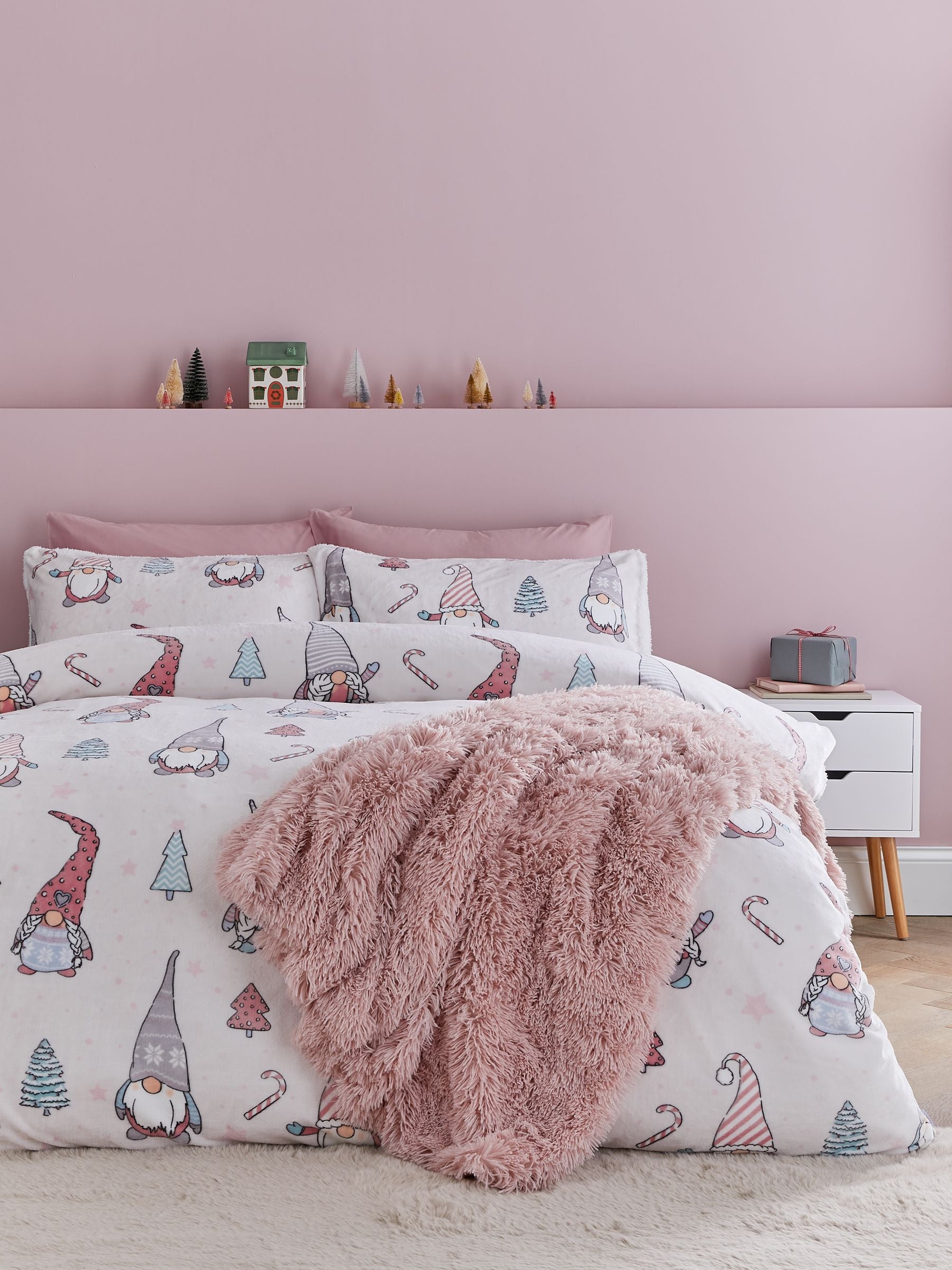 Catherine Lansfield Blush Pink Christmas Festive Gonk Cosy Fleece Duvet Cover Set - British product