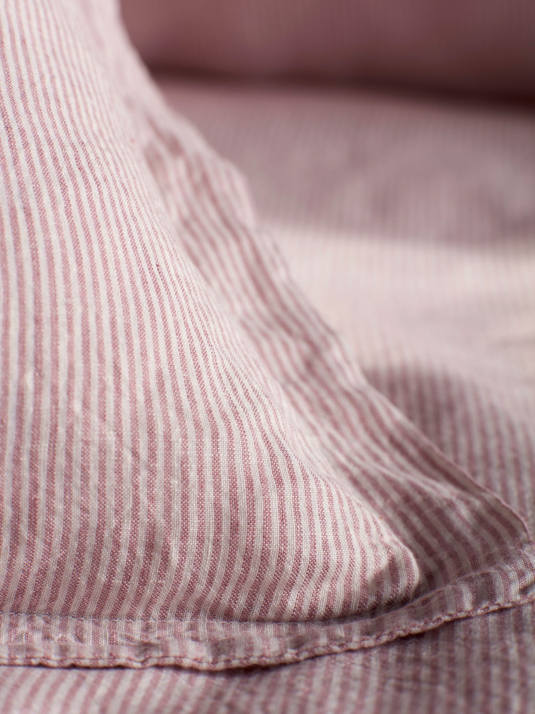 Secret Linen Store linen pillowcase with stripe pattern, standard size, imported from the UK