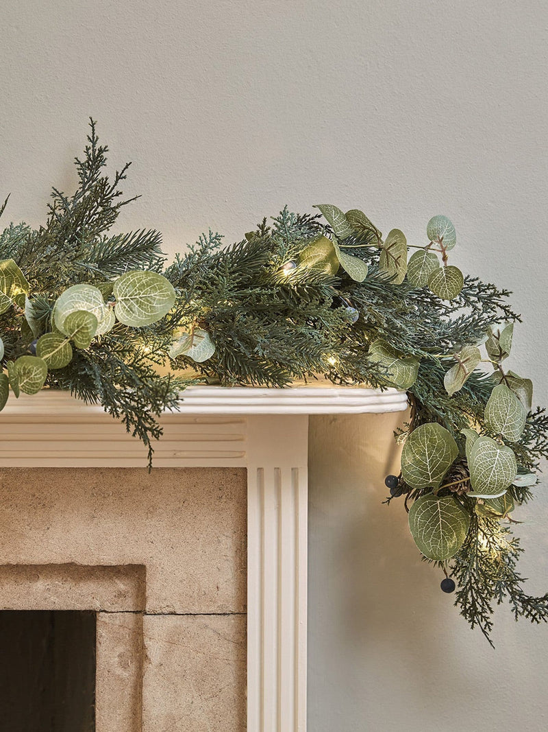 Lights4fun frosted berry and pinecone Christmas garland 2m, UK version