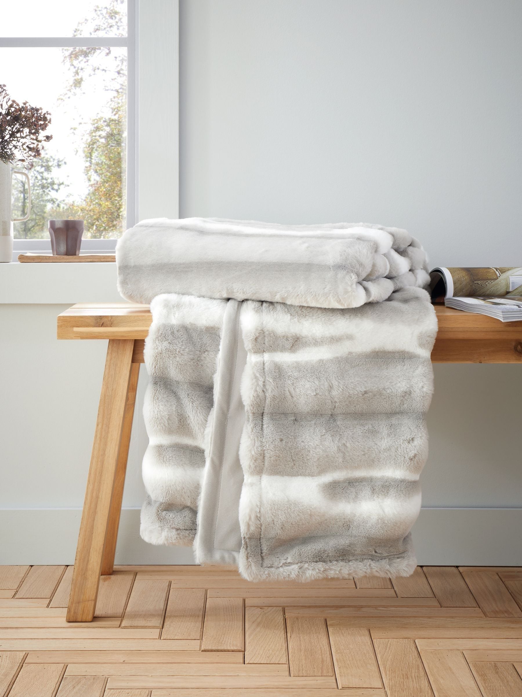Catherine Lansfield grey faux fur throw 130x170cm - British product