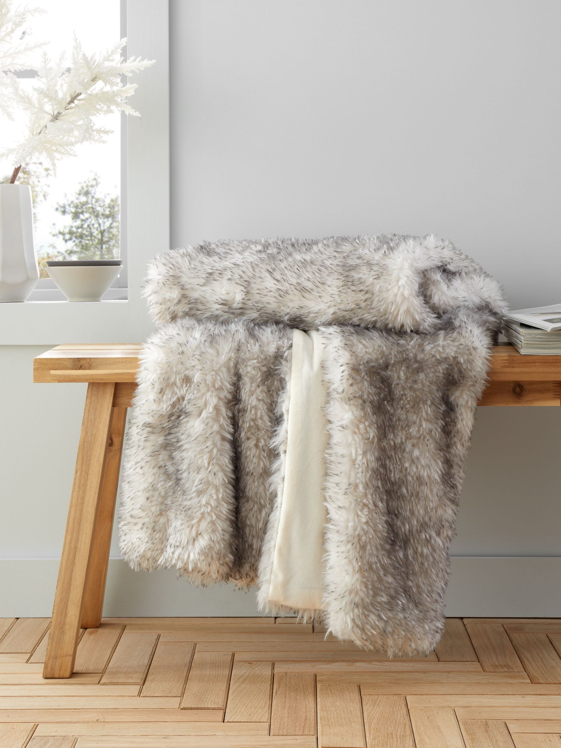 Catherine Lansfield silver grey arctic fox faux fur throw - British product
