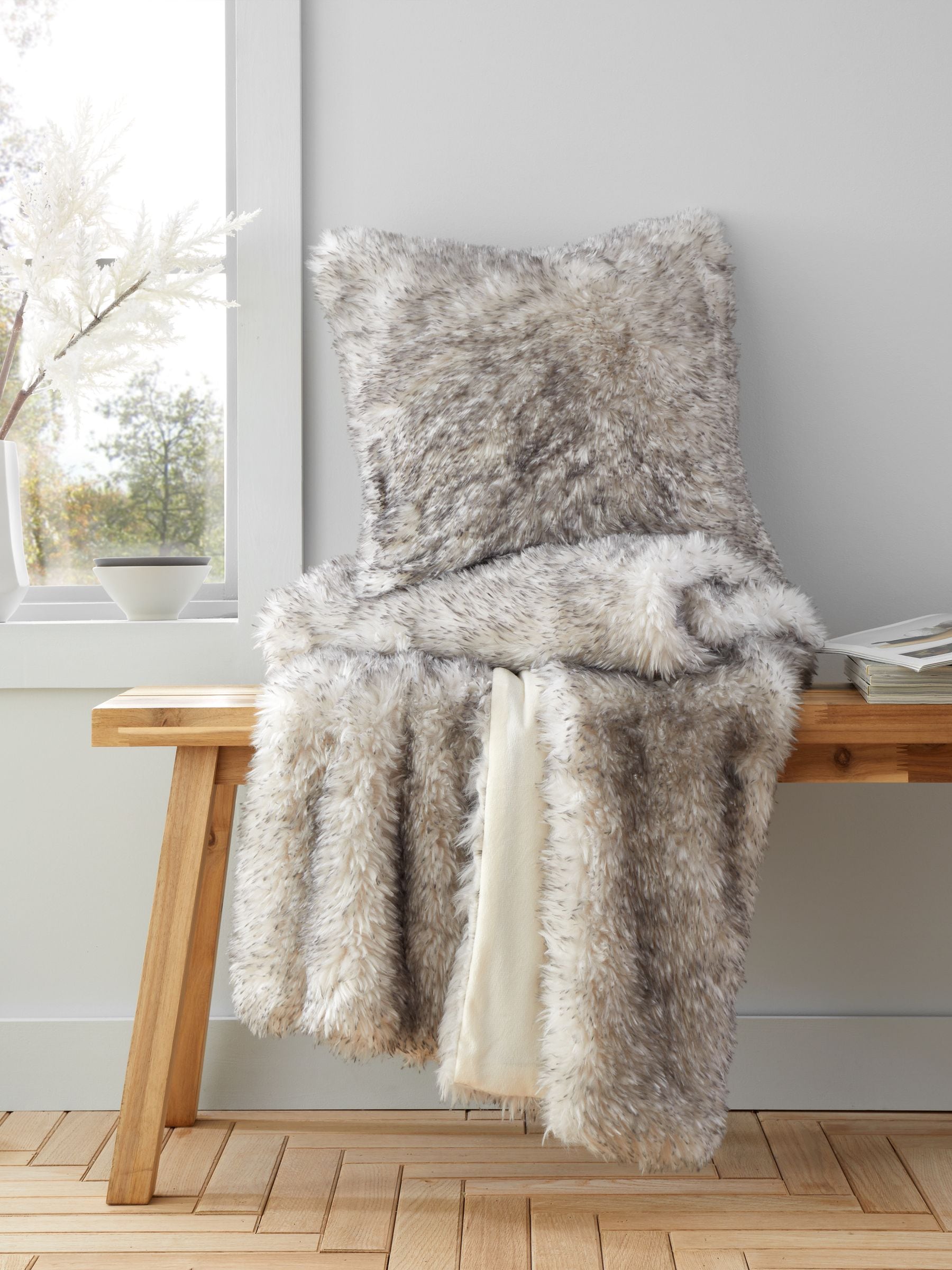 Catherine Lansfield silver grey arctic fox faux fur throw - British product