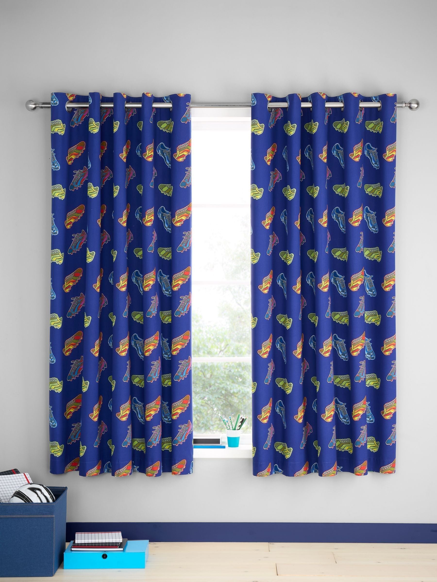 Catherine Lansfield reversible football eyelet curtains 168x183cm (British brand)