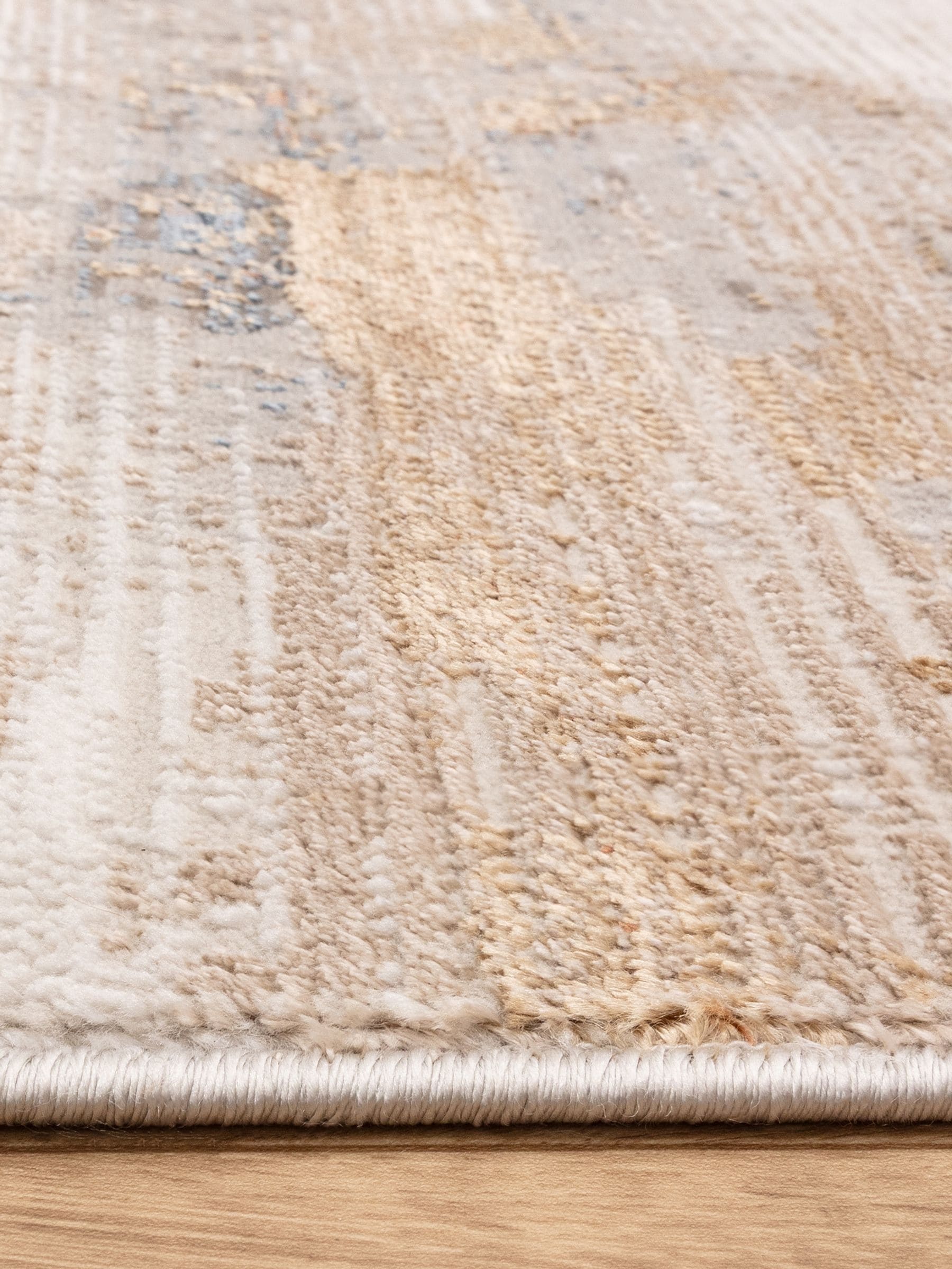 The Rug Edit Metallic Miro Mist rug with abstract pattern, UK version