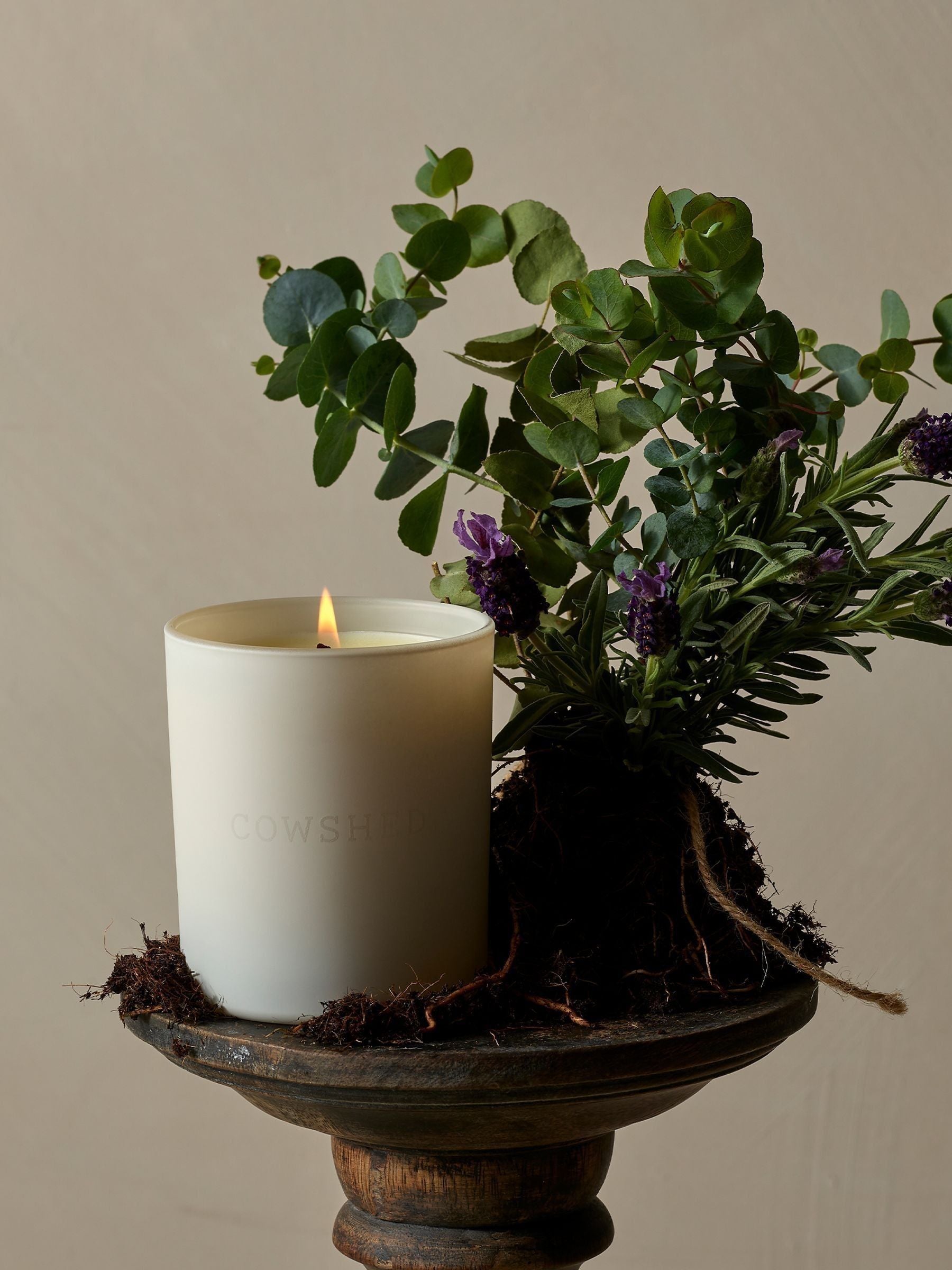 Cowshed candle Relax Calming Room 220g, imported from the UK