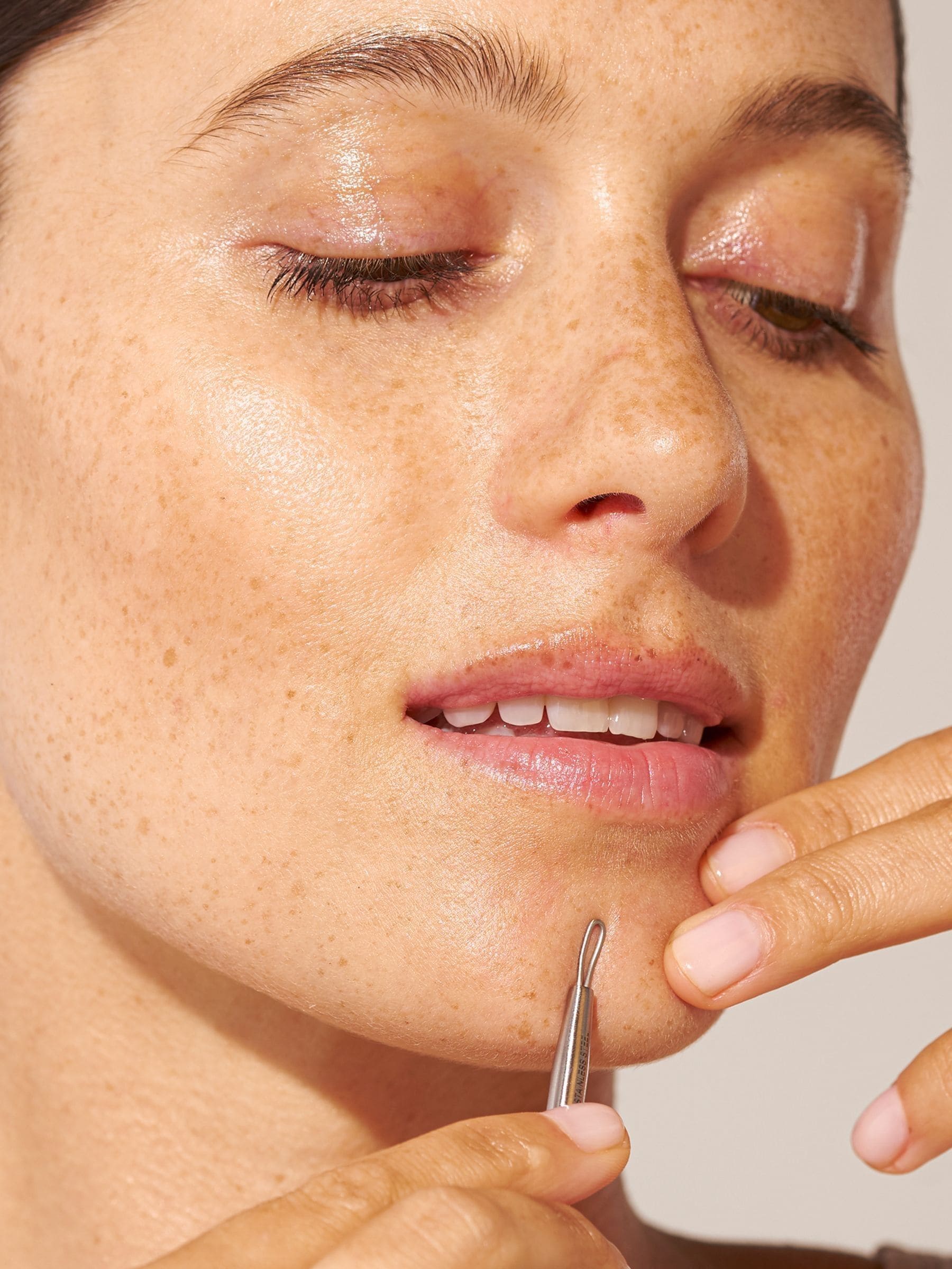Tweezerman stainless steel no slip skincare tool - British product