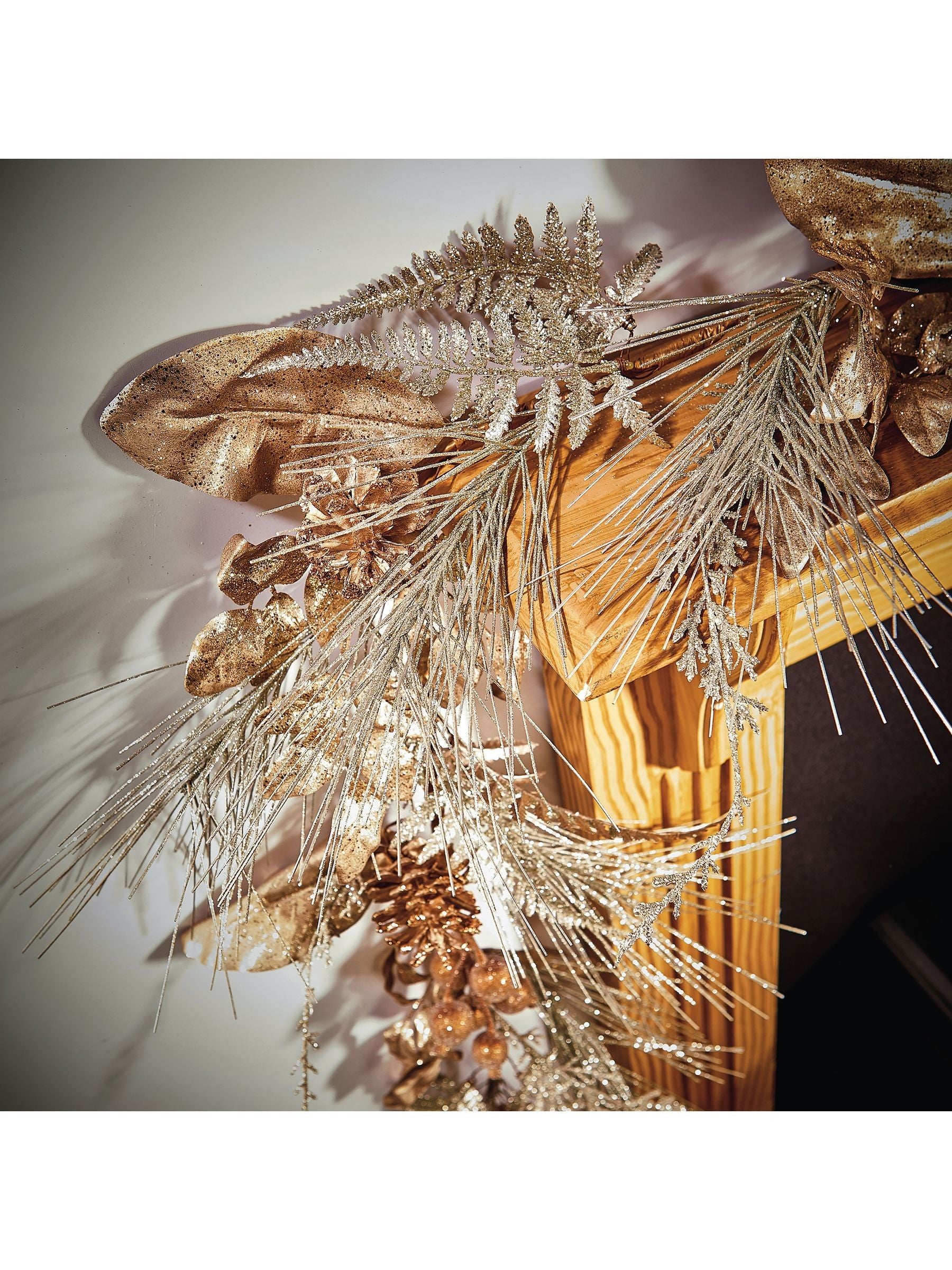 Premier Decorations platinum gold garland 1.8m, UK version