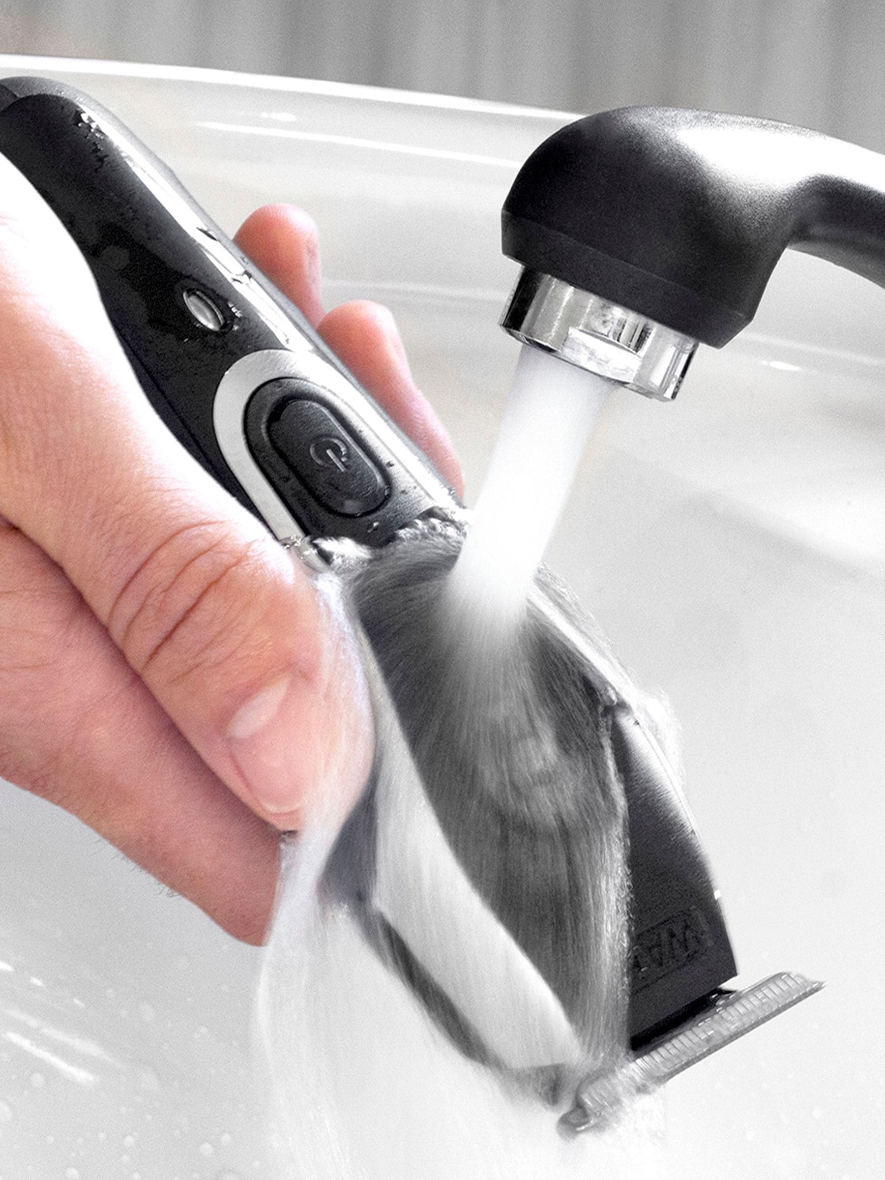 Wahl Aqua Blade Rechargeable Beard Trimmer Kit (British brand)