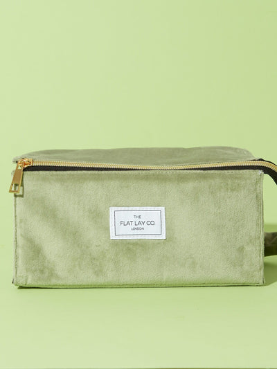 Next The Flat Lay Co. حقيبة مكياج صندوق مسطح مخملي أخضر sage - اشترِ عبر الإنترنت من McGrocer