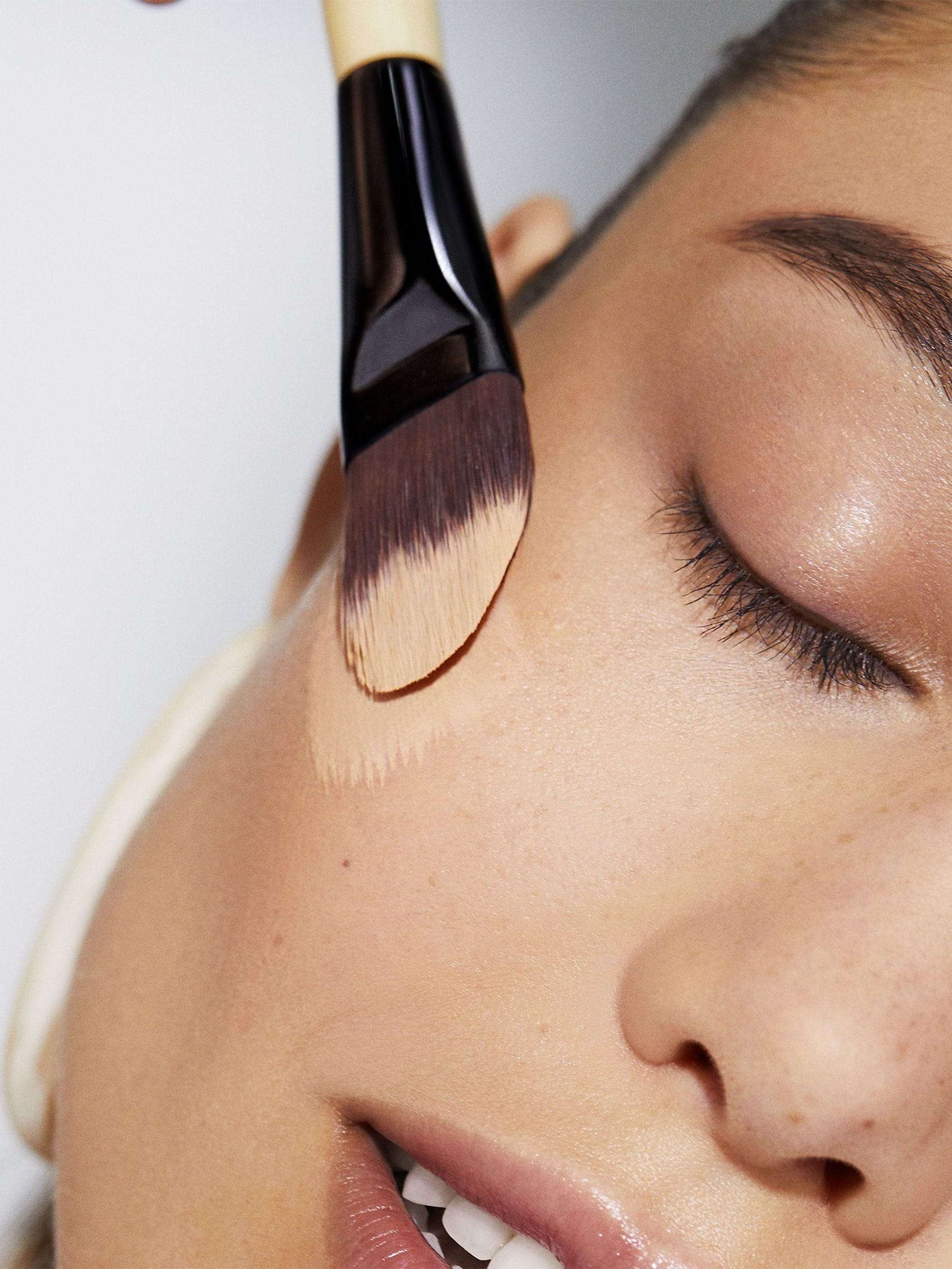 Bobbi Brown Foundation Makeup Brush, imported from the UK