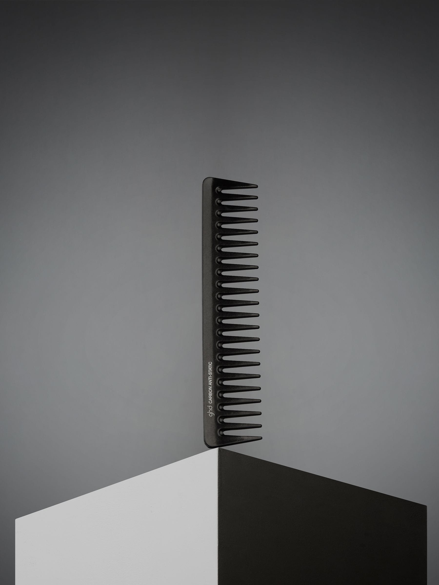 ghd The Comb Out detangling comb (British brand)